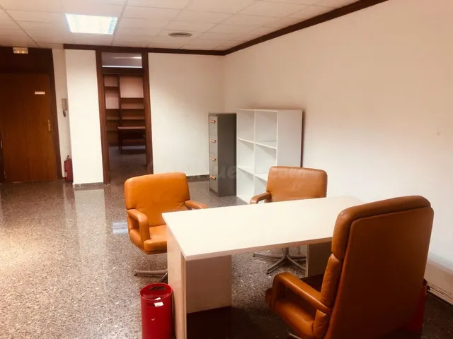 Gran despacho en Rey Don Jaime en Castellón - foto 4