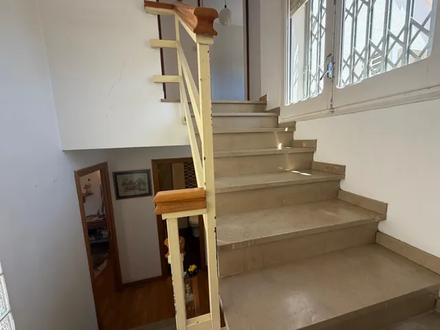 Casa de 5 habitaciones con garaje para 2 coches, terraza y aire acondicionado – lista para entrar a vivir — 24