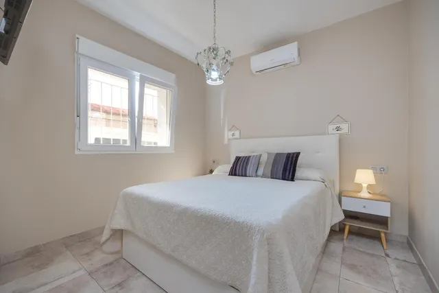 Exclusiva vivienda reformada en el corazón de Torrevieja con 3 amplios dormitorios — 13