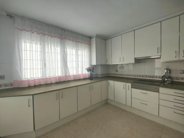 SE VENDE ELEGANTE Y GRAN VIVIENDA FRENTE A PUERTO DEPORTIVO - ALICANTE — 12