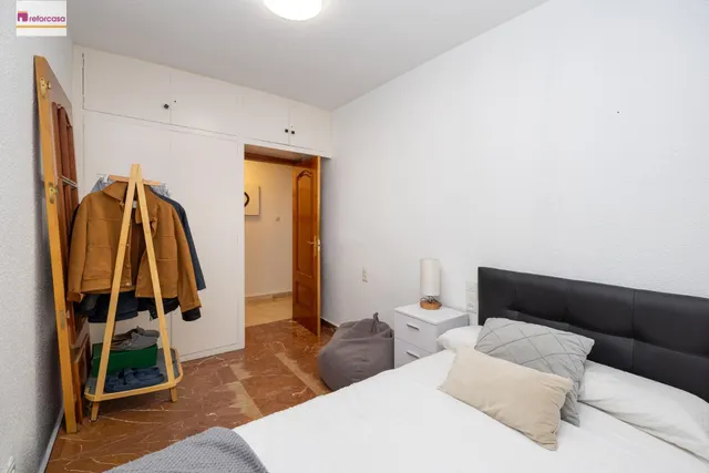 Piso y cochera en venta junto Acera de Darro. — 30