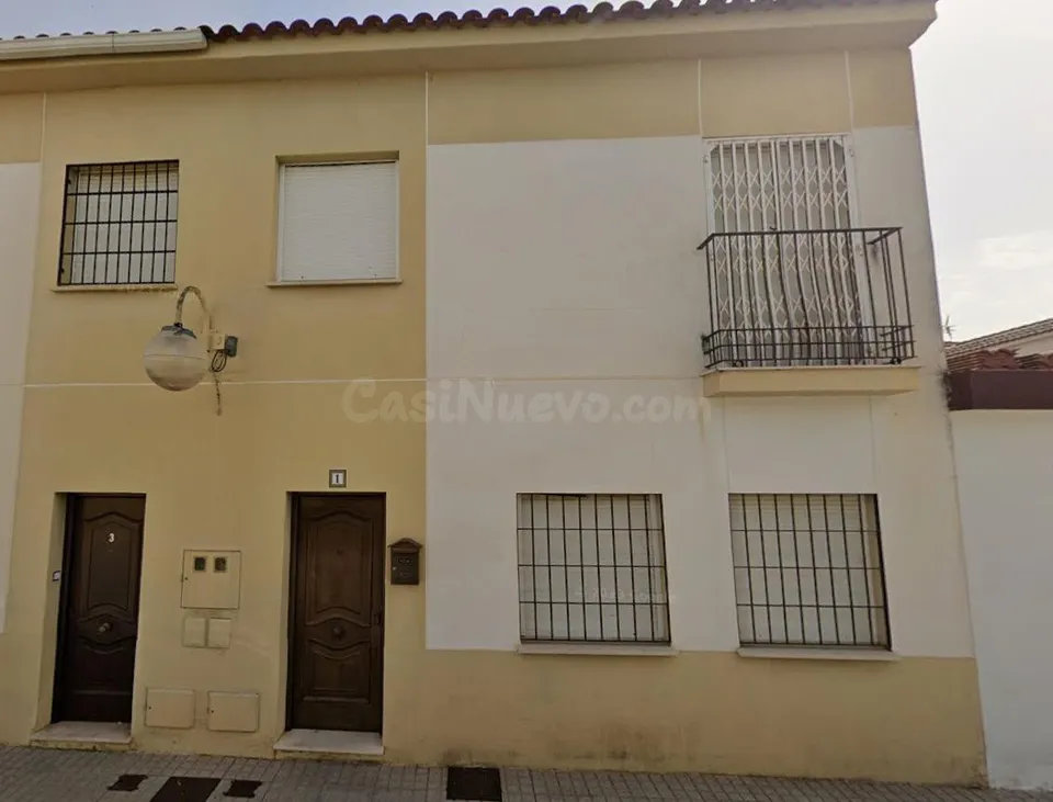 Adosado en el Arrecife. Cordoba.