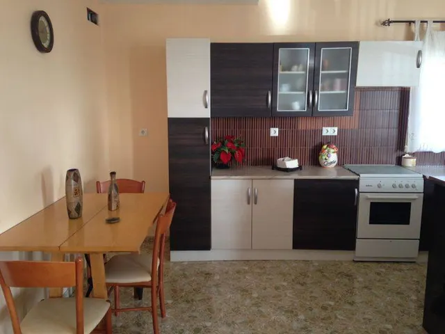 Chalet con terreno plantado — 9