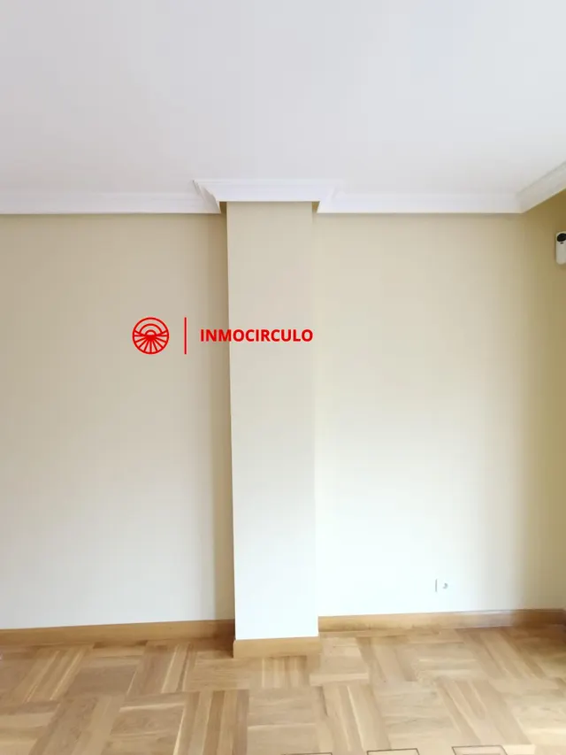 Exclusivo Chalet Pareado Junto al HUBU: Tu Oasis Urbano en Burgos — 14
