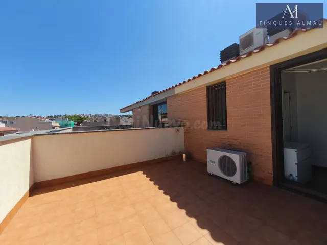 Moderno Ático Dúplex en Sant Pere de Ribes con Terraza y Par - foto 2