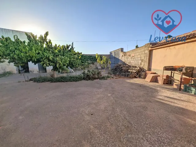 CASA DE CAMPO CON 4 DORMITORIOS, PATIO PRIVADO Y TERRENO CON - foto 4