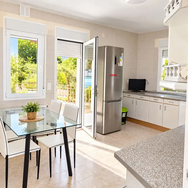 Casa con piscina y parcela de 470 m2 en Méntrida | 3 dormitorios — 9