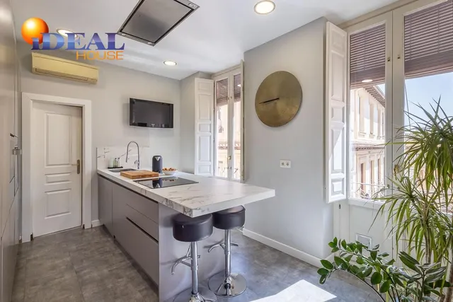 Exclusivo Piso Dúplex en el Corazón de Granada — 9