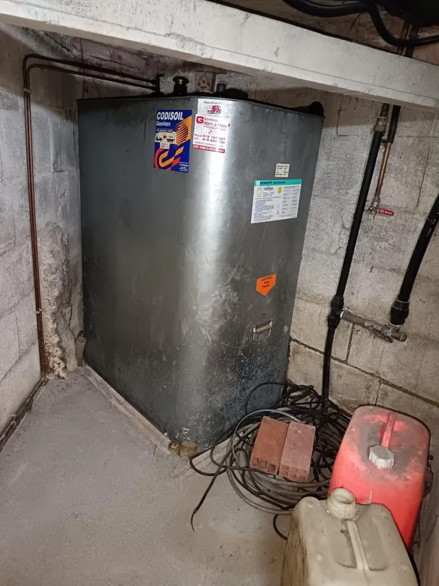 CASA PAREADA EN CAMBADOS con LOCAL COMERCIAL — 27