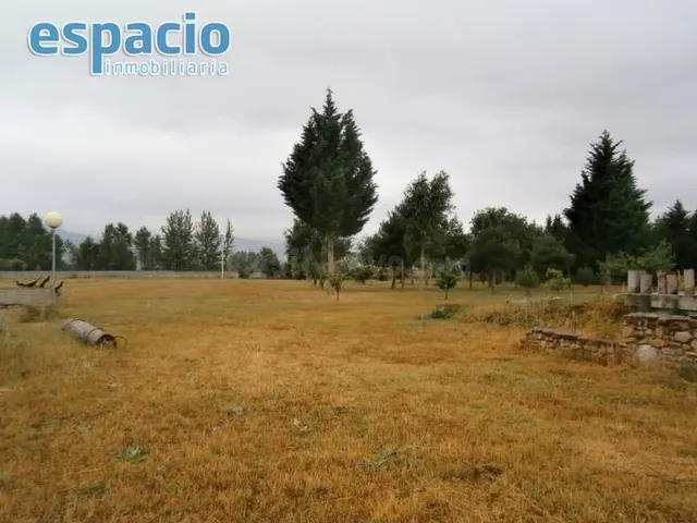 VENTA CHALET CON FINCA EN DEHESAS - foto 2