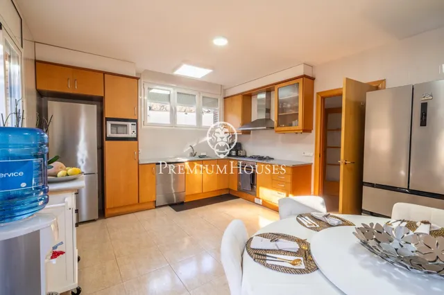 Chalet en venta con ascensor, piscina y grandes espacios en Canet de Mar — 20
