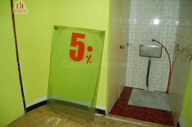 LOCAL COMERCIAL EN PLENO CENTRO. — 2