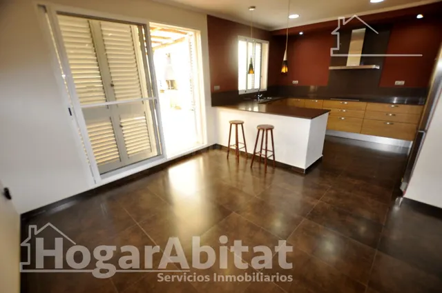 ESPECTACULAR CASA CON DOS TERRAZAS Y GRAN GARAJE - foto 3