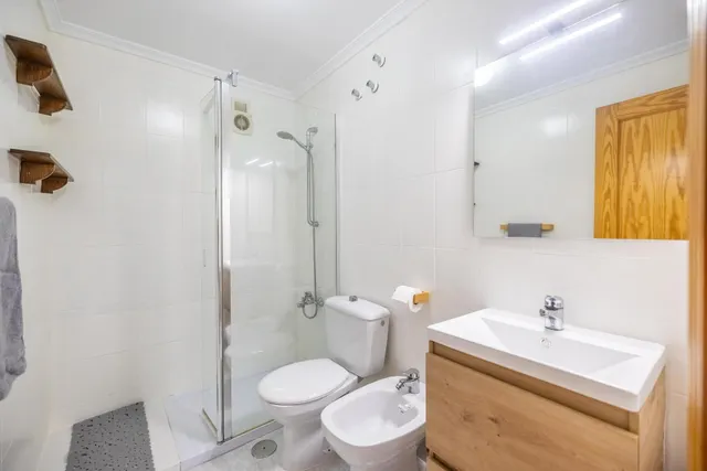 Apartamento de 1 dormitorio con dos terrazas en el centro de Torrevieja — 17