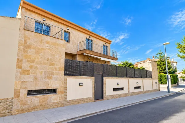 Espectacular chalet con piscina en orihuela centro - foto 4