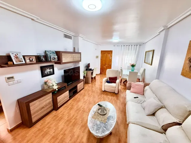 Amplia casa con garaje privado en San Pedro del Pinatar a 5  - foto 3
