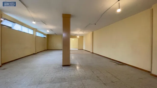 Se alquila local en la zona de Avd. del Ejercito, Guadalajara. — 26