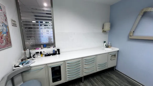 OPORTUNIDAD DE INVERSIÓN: LOCAL COMERCIAL + CLÍNICA EN VENTA - foto 5