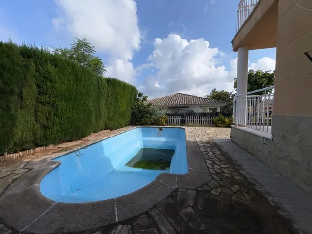 Chalet independiente en Urbanización Vall de Lliria — 27