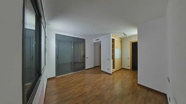 Gran casa con garaje y piscina — 7