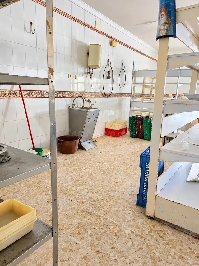Local comercial 4 habitaciones 140m² en venta - ESTACION RENFE — 4