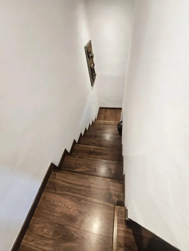 ADOSADO EN ZONA AMANECER AMUEBLADO Y EQUIPADO PRECIO NEGOCIABLE — 27