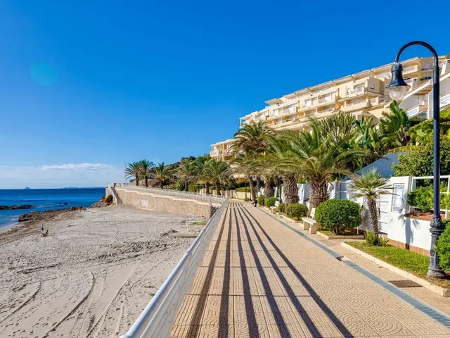 ÁTICO DE LUJO CON VISTAS AL MAR | CAMPOAMOR, ORIHUELA COSTA - foto 2
