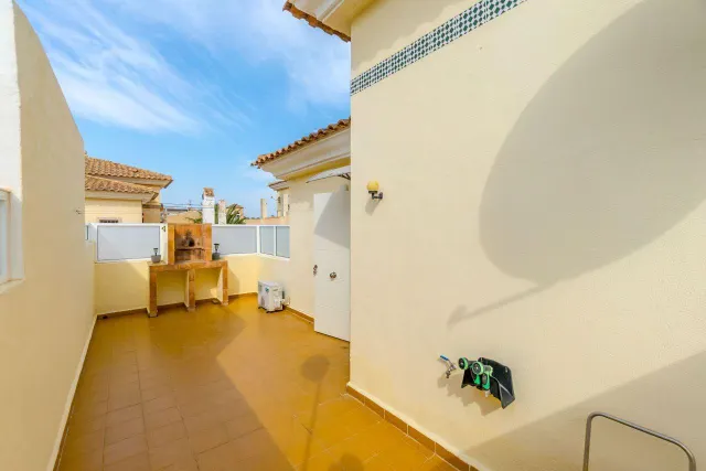 BONITA CASA ADOSADA EN ORIHULA COSTA:3 HAB, 1 BAÑO, 1 ASEO — 19