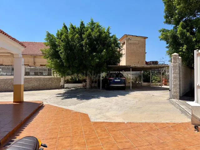 Finca urbana con vivienda y múltiples posibilidades en Huérc - foto 4