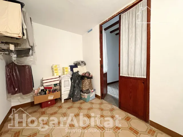 Espaciosa casa con local comercial y garaje en el centro — 35