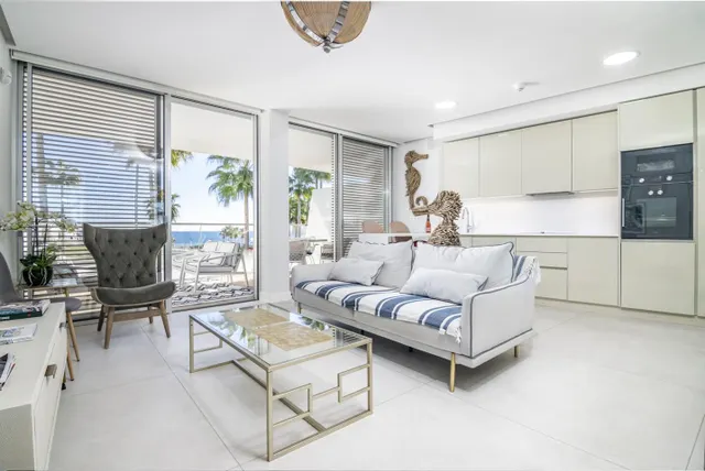 Apartamento de 2 dormitorios con vistas al mar en Estepona — 12