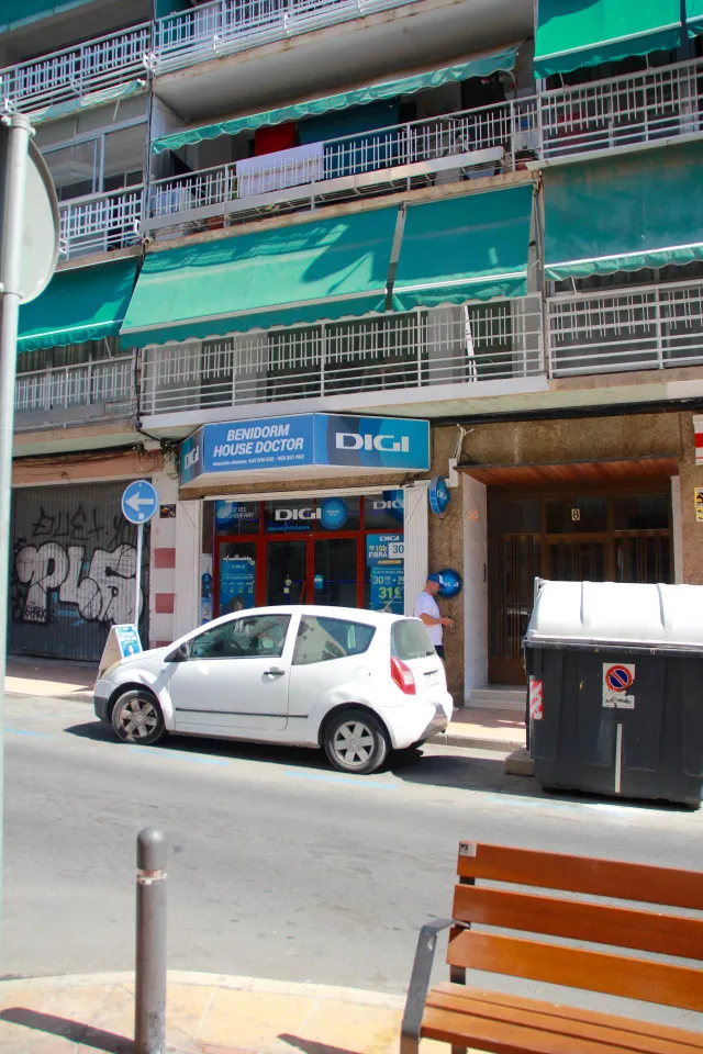 Dos locales comerciales en el centro de Benidorm — 45