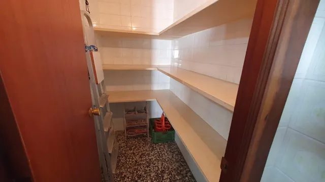 PISO GRANDE Y LUMINOSO, 4º SIN ASCENSOR — 7
