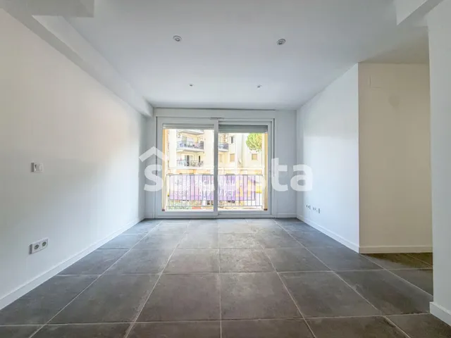 A pocos metros de la playa: apartamento con piscina en Els P - foto 3