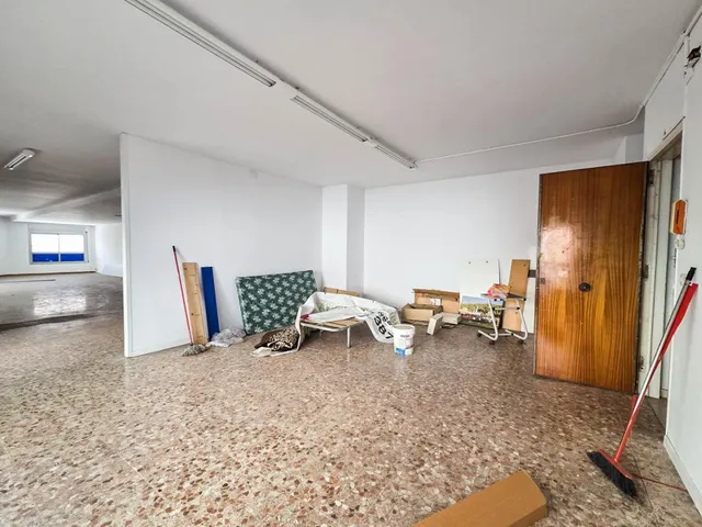 Edificio de tres plantas en alquiler en Barberá del Vallés — 16