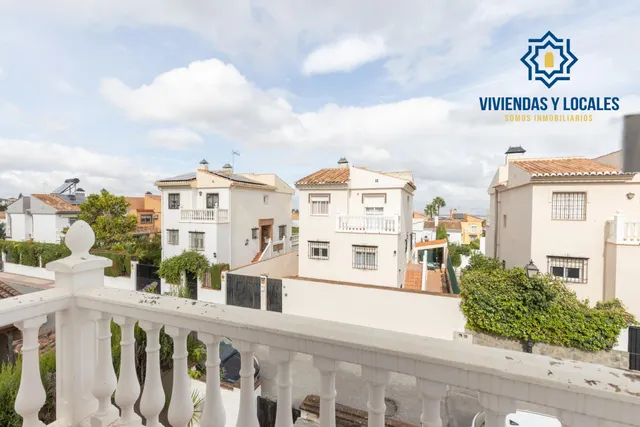 Casa independiente con piscina en La Zubia. — 29