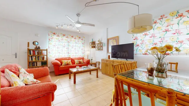 CHALET CON AMPLIA PARCELA JUNTO A LA PLAYA DE LAS HIGUERICAS - foto 4