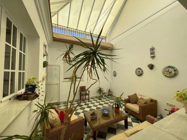 CASA EN EL CENTRO DE SANLUCAR — 12