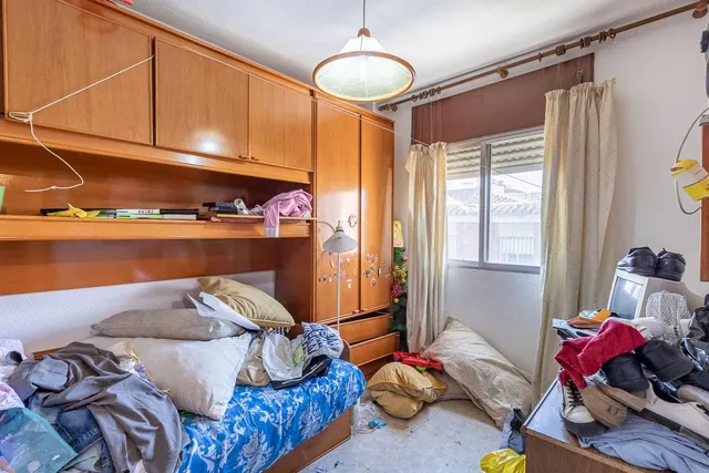 Traumatología (zona). Piso 4 dormitorios, 2 baños. Calefacción central. Plaza de aparcamiento y trastero. — 14