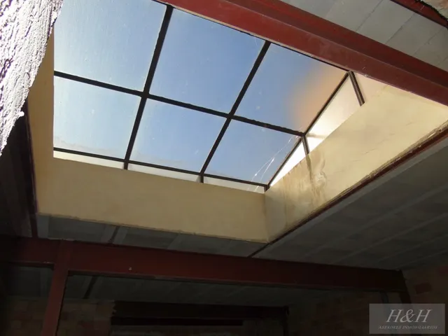 Se alquila escaleta para uso comercial en Jorge Juan. /HH Asesores, Inmobiliaria en Burjassot/. — 6