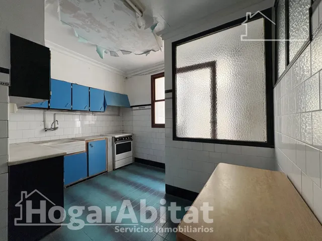 Espaciosa casa con local comercial y garaje en el centro — 28