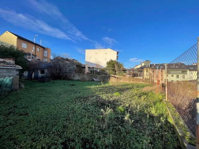 SE VENDE CASA CON TERRENO EN CASCO ANTIGUO — 16