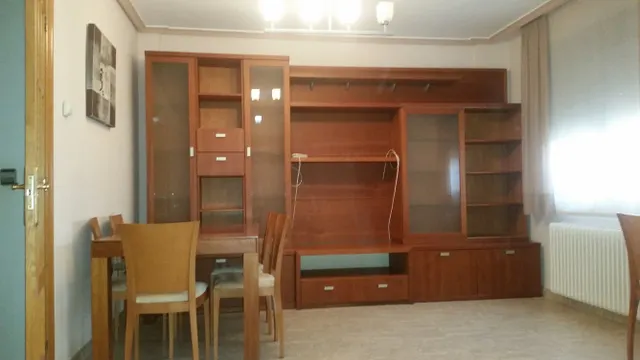 Vivienda de 120 metros más bar de 80 metros.
San Pedro. — 21