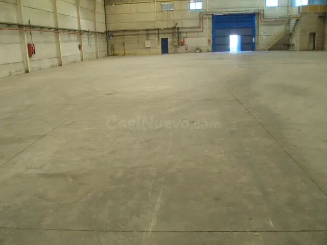 NAVE INDUSTRIAL EN ALQUILER – | 1.800 m2 CONSTRUIDOS + 787 m - foto 2