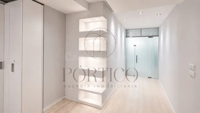 ¡Gran Oportunidad! Amplio local en O Porriño. — 3