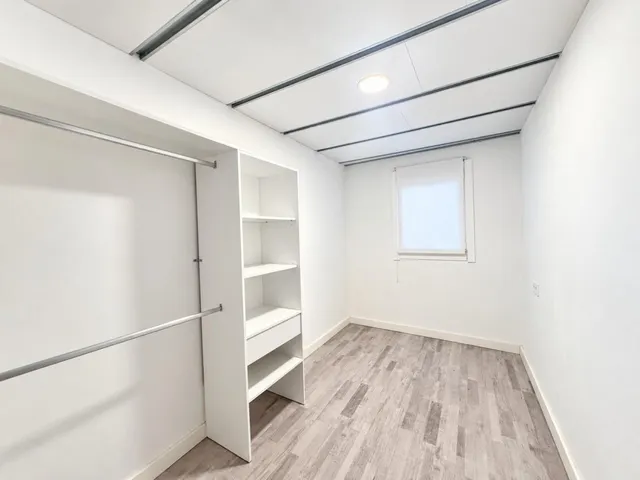 Amplio piso de 6 habitaciones en el centro histórico de Manresa — 16