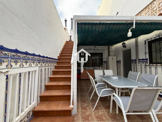 Espectacular casa pareada reformada en san vicente del raspeig: 142m2, 5 dormitorios, patio y terraza con solárium — 48
