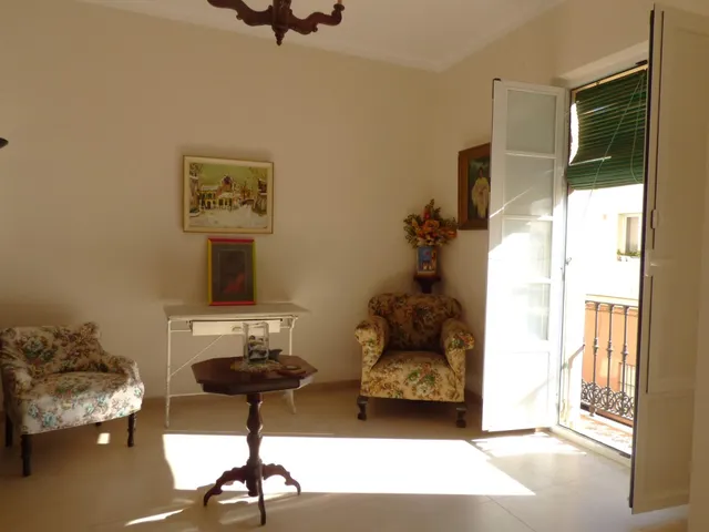 Amplia vivienda con ascensor y trastero en el mismo edificio - foto 3