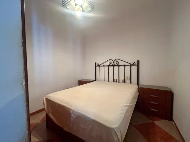 Amplia Casa para Reformar en el Corazón de la Ciudad — 18