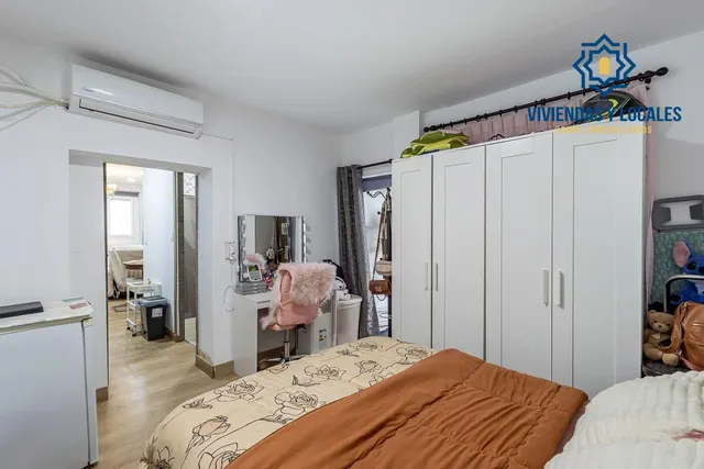Local adaptado a vivienda en el Zaidin. — 11